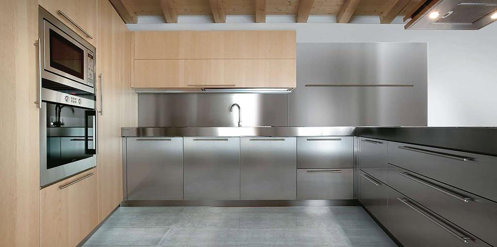 Практичная кухня-спальня: миф или реальность? Узнайте, как дизайнеры создают функциональное пространство